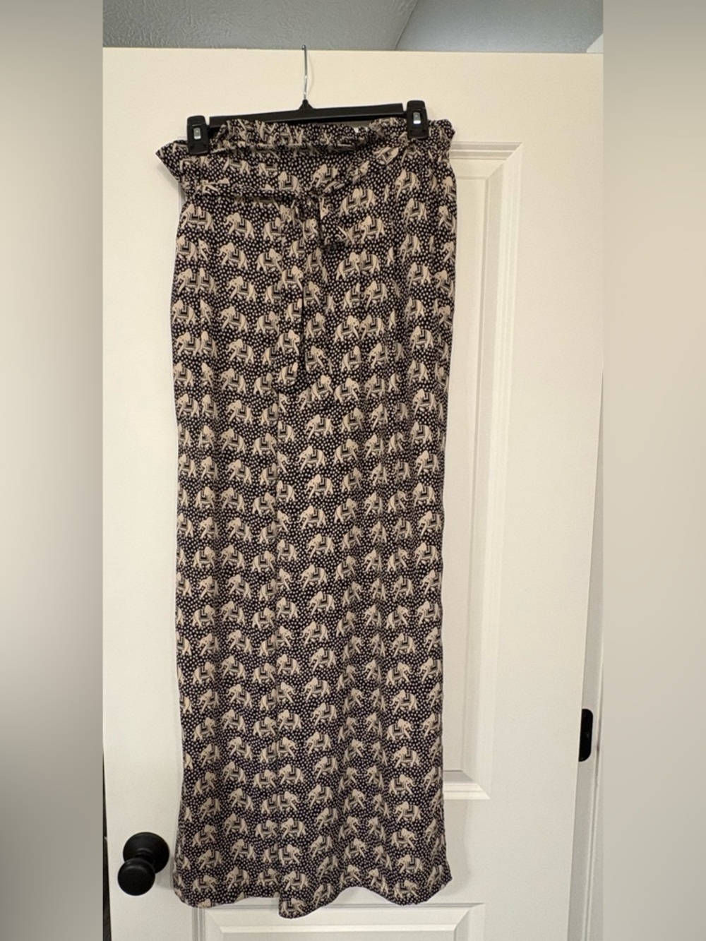 Palazzo wide leg summery pants with tie waist. Worn once
